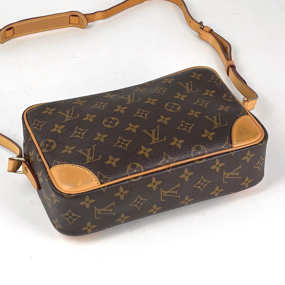 Louis Vuitton Trocadero 27 Shoulder Bag Monogram Brown — view 2
