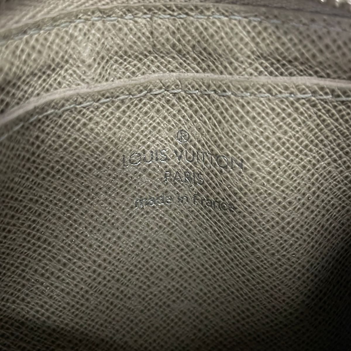 Louis Vuitton Coin Case Taiga Pochette Cles Pore Leather — view 4