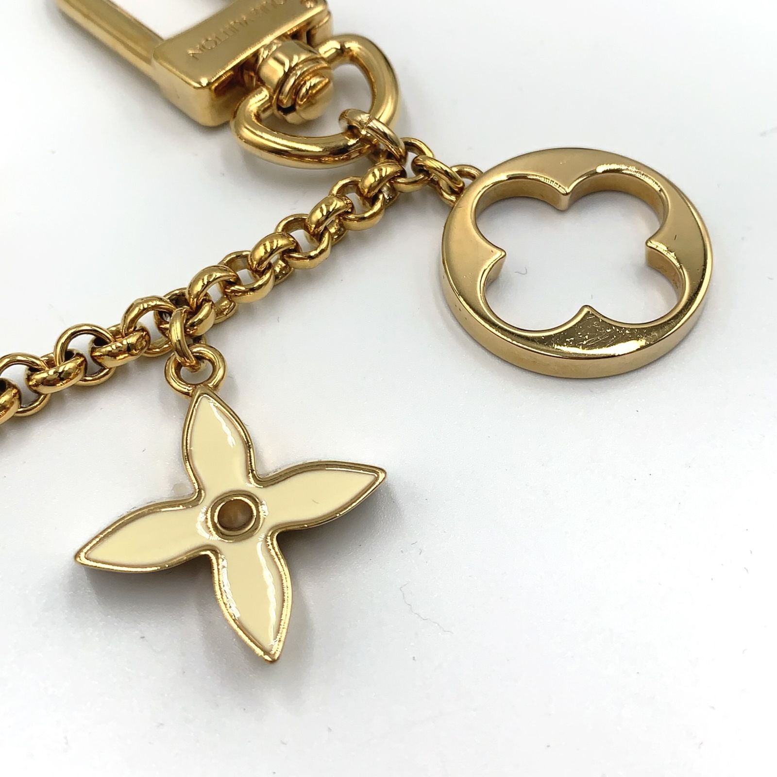Louis Vuitton Fleur de Monogram Off White Gold Beige Charm Keychain — view 9