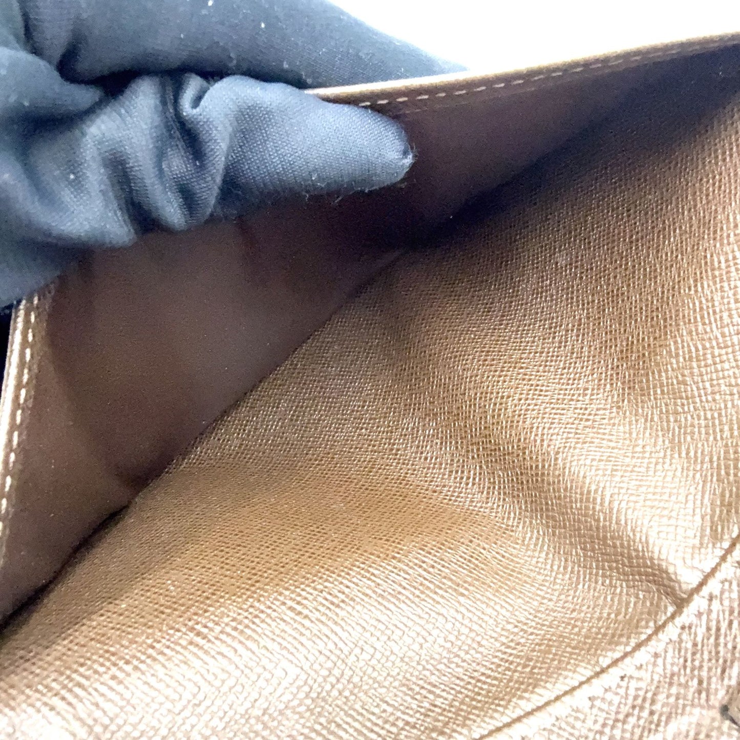 Louis Vuitton Porte Valle Carte Cles Taiga Leather Dark Brown Wallet — view 6