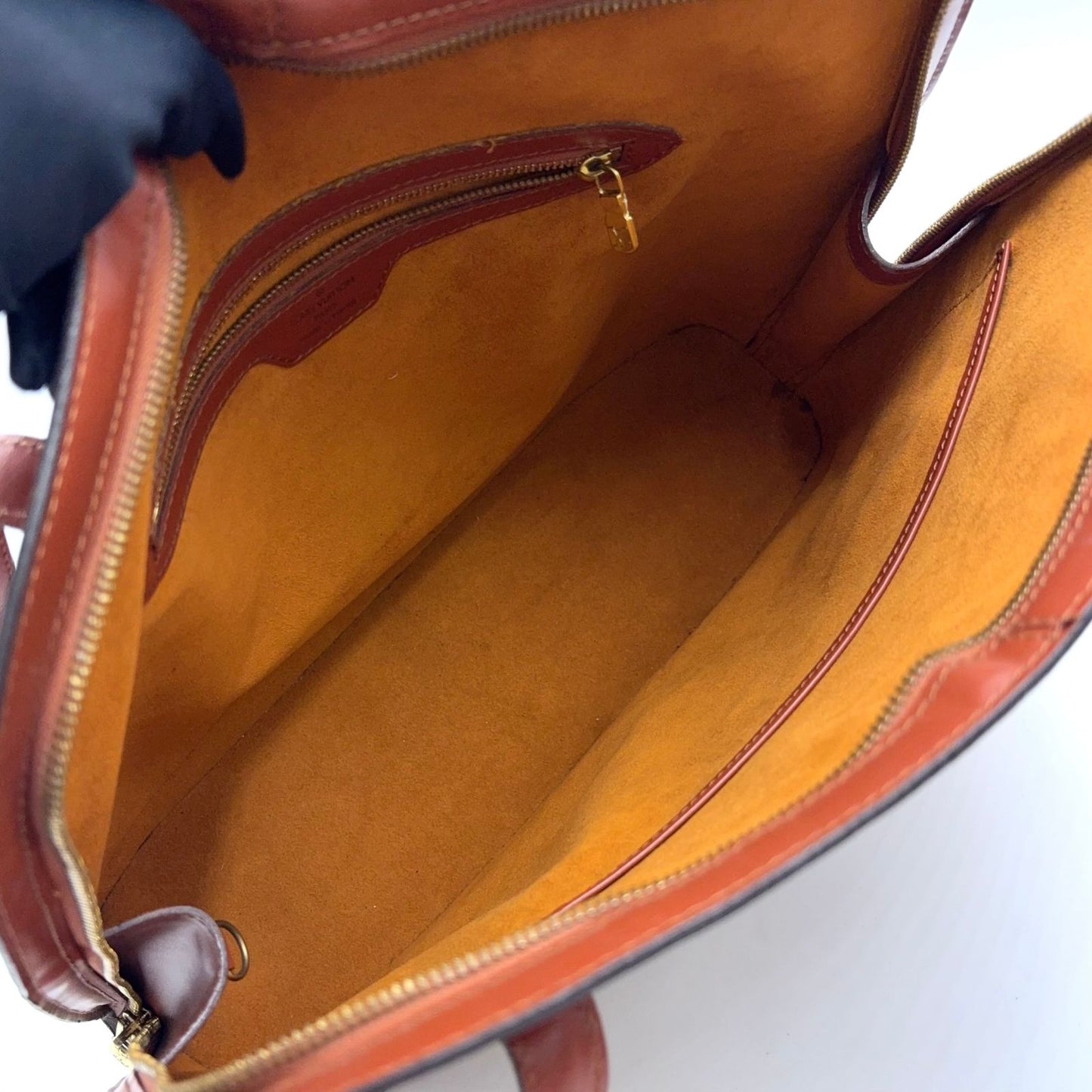 Louis Vuitton Lussac Epi Kenya Brown Leather Shoulder Bag Gold — view 3