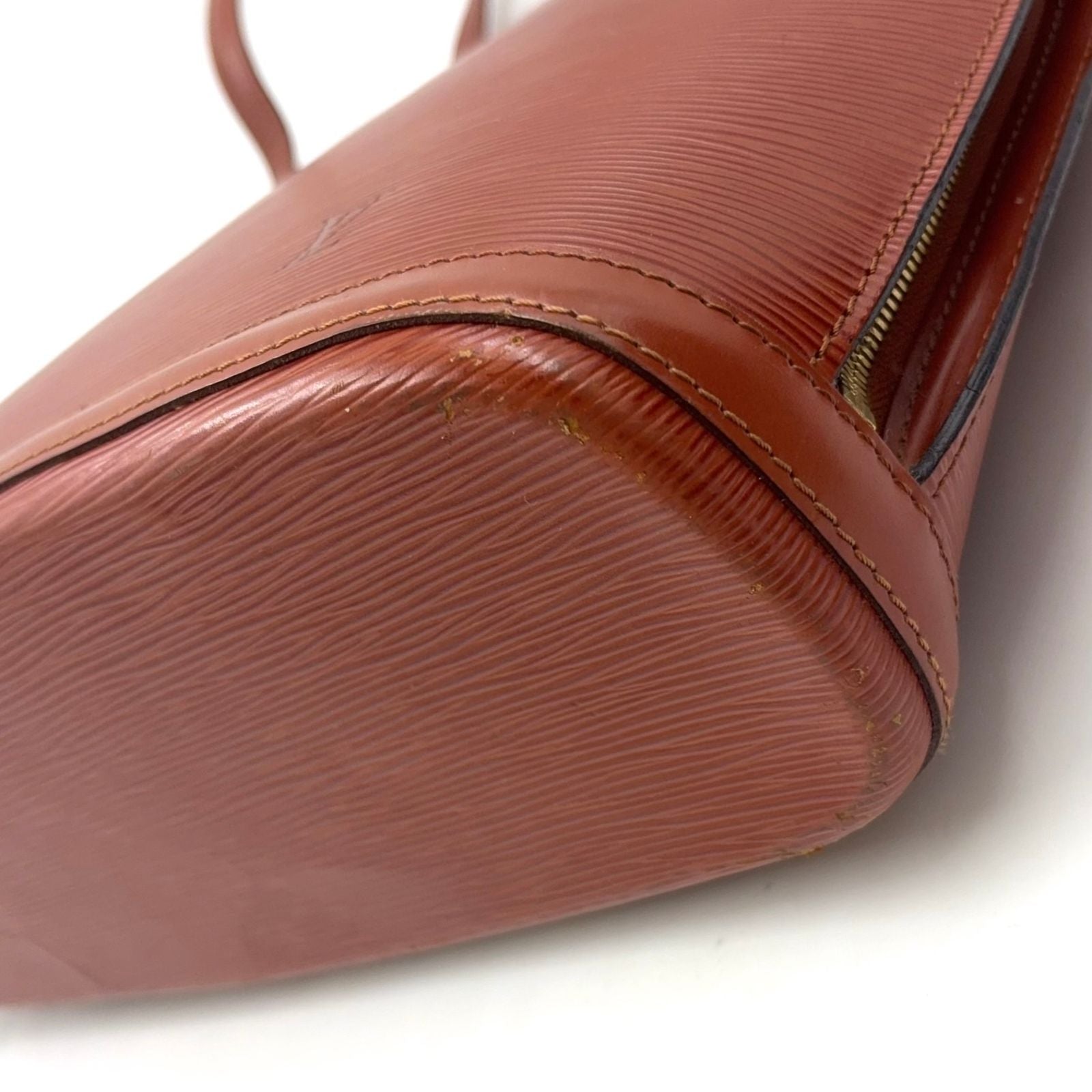 Louis Vuitton Lussac Epi Kenya Brown Leather Shoulder Bag Gold — view 8