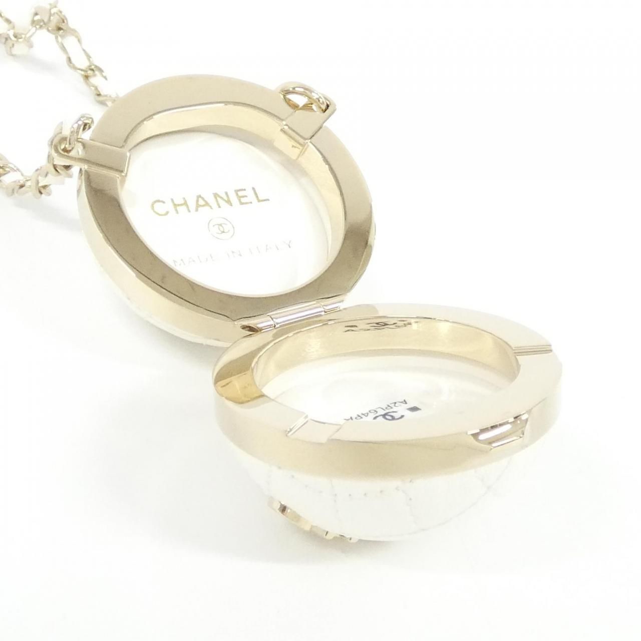 Chanel Bag Charm Keychain & Charms White — view 4
