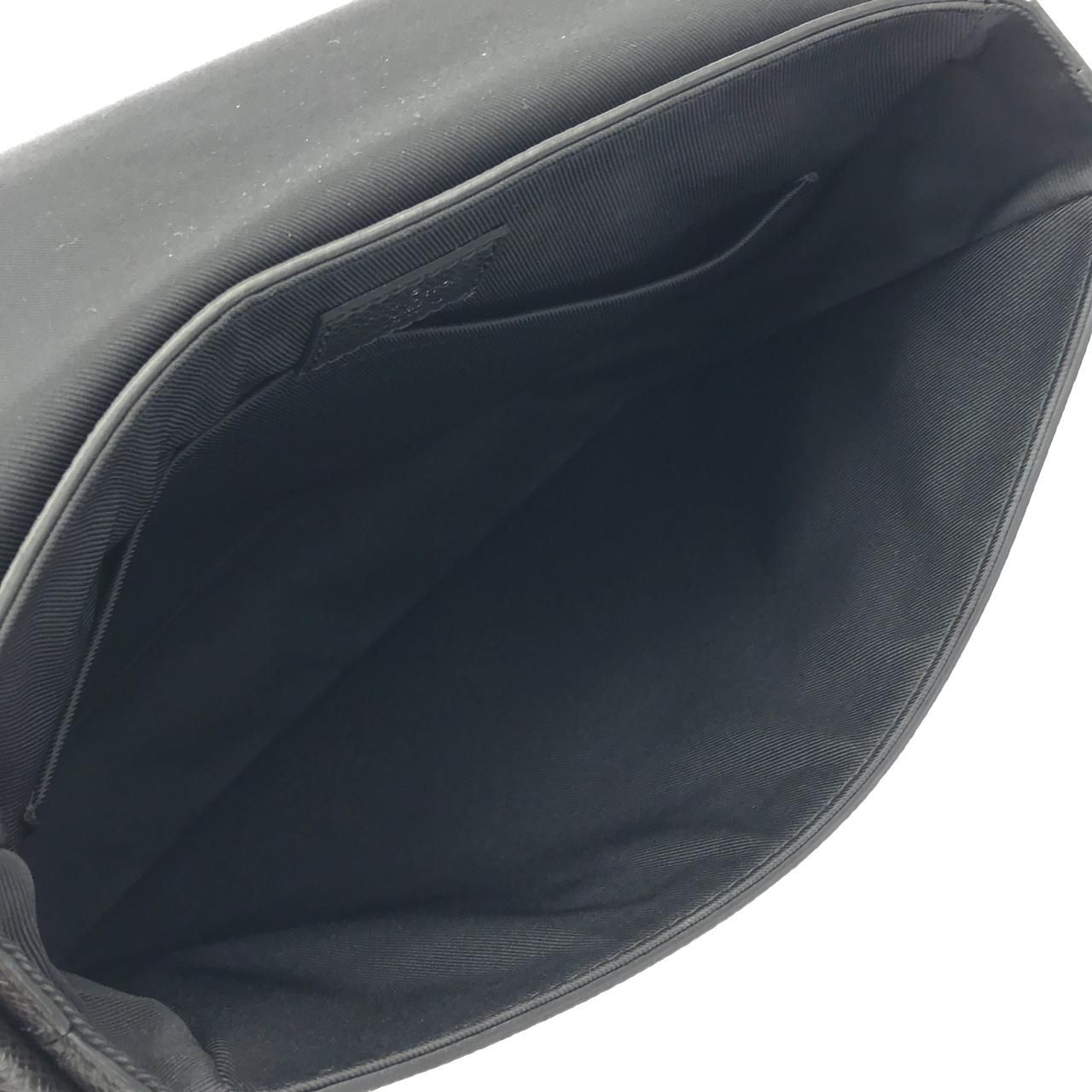Louis Vuitton Taiga District PM Shoulder — view 7