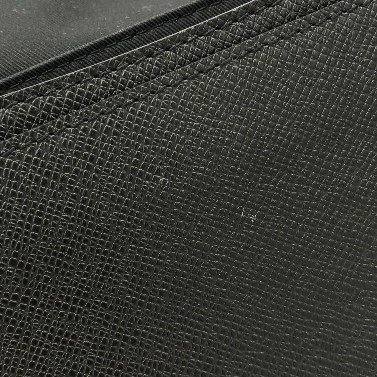 Louis Vuitton Taiga District PM Shoulder — view 4