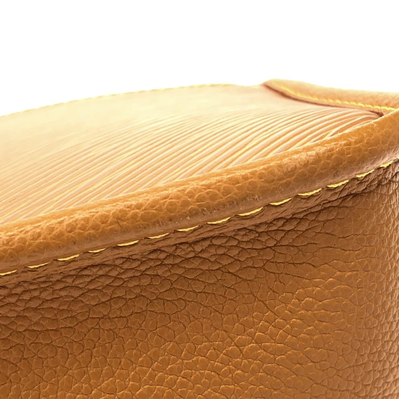 Louis Vuitton Epi Buci Shoulder — view 5