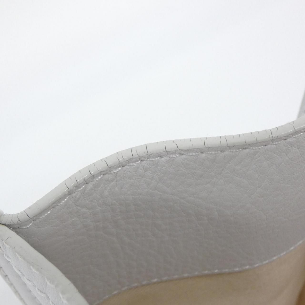 Loewe Vintage Bag Handbag White — view 9