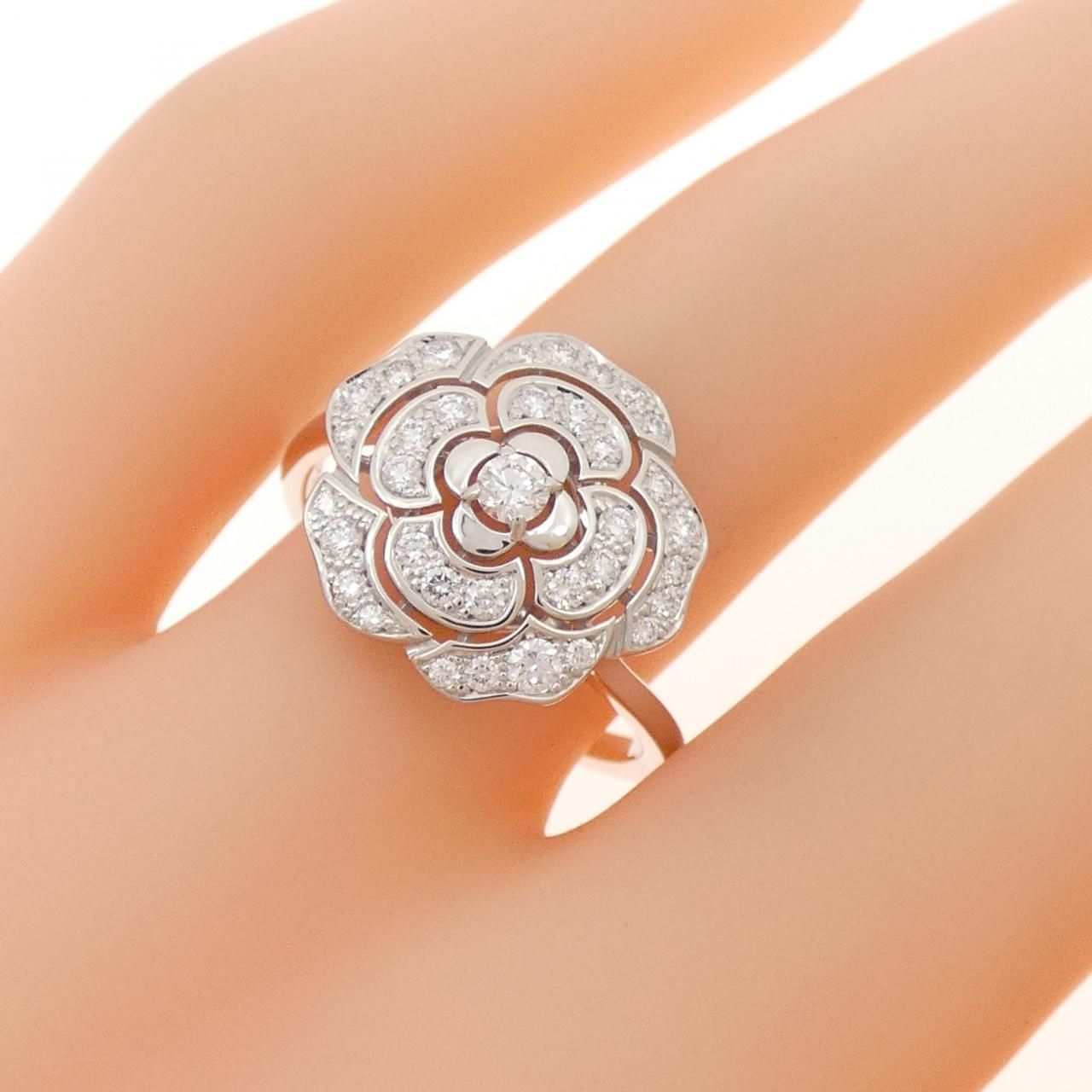Chanel Camellia Ring White Gold — view 5