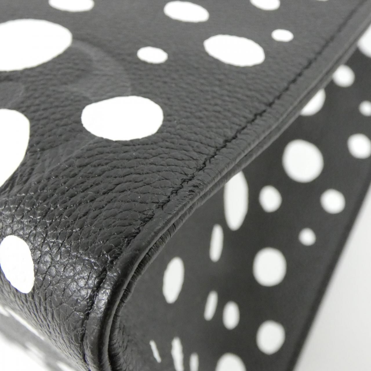 Louis Vuitton Taurillon On The Go — view 2