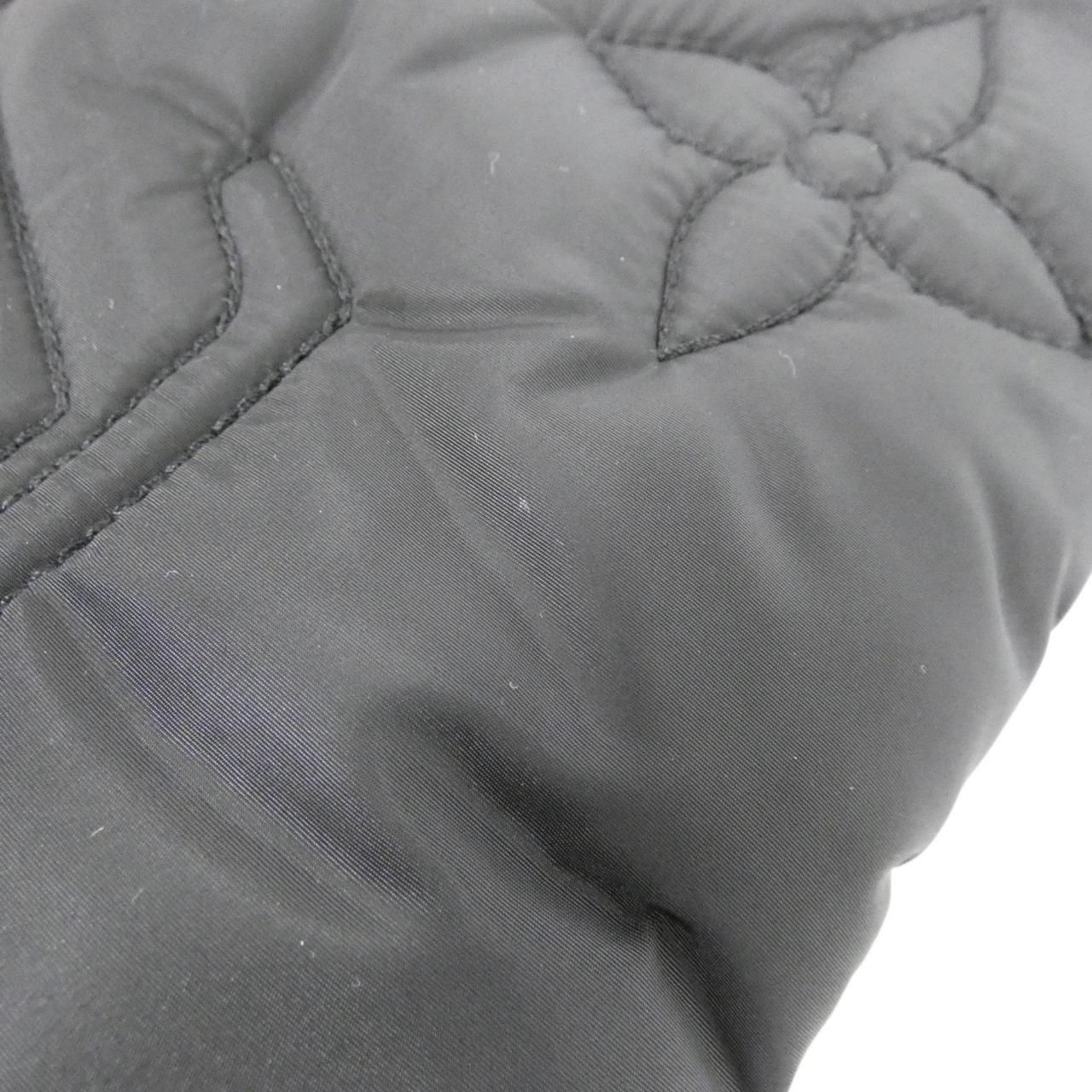 Louis Vuitton LV Pillow Maxi Multi Pochette Shoulder — view 4