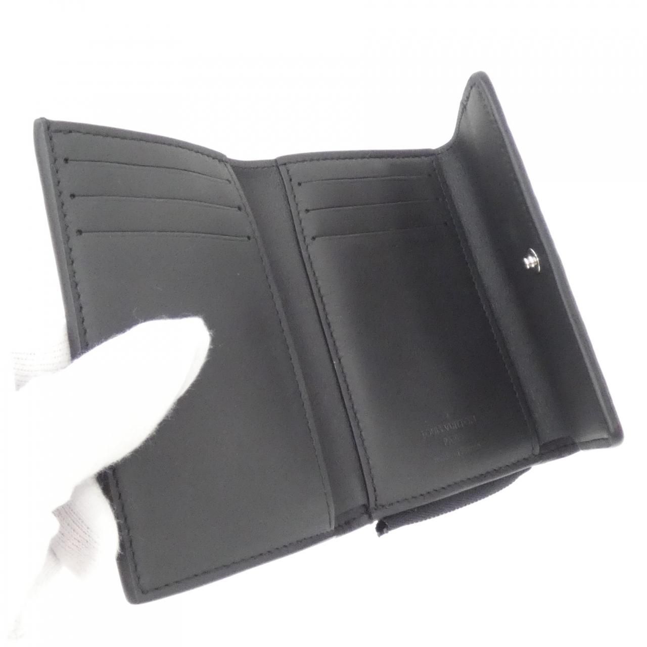 Louis Vuitton Taurillon Monogram Portefeuille Pilot Wallet — view 6