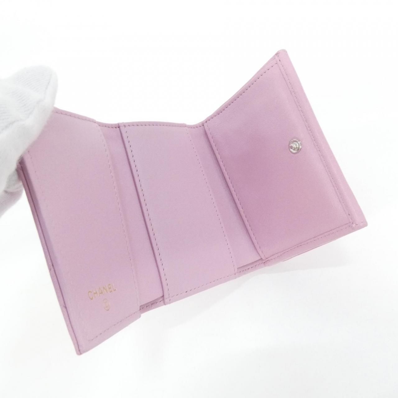 Chanel 19 Line Wallet — view 4
