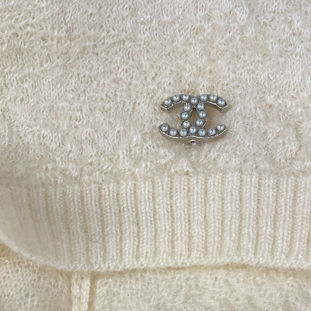 Chanel Short Sleeve Sweater 36 S Ivory Faux Pearl — view 7