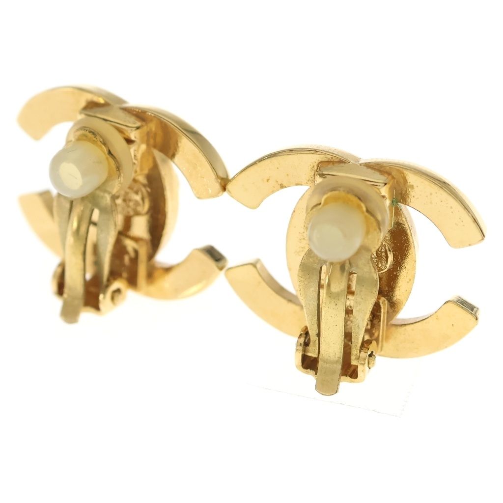 Chanel CC Logo Turnlock Earrings Gold — view 2