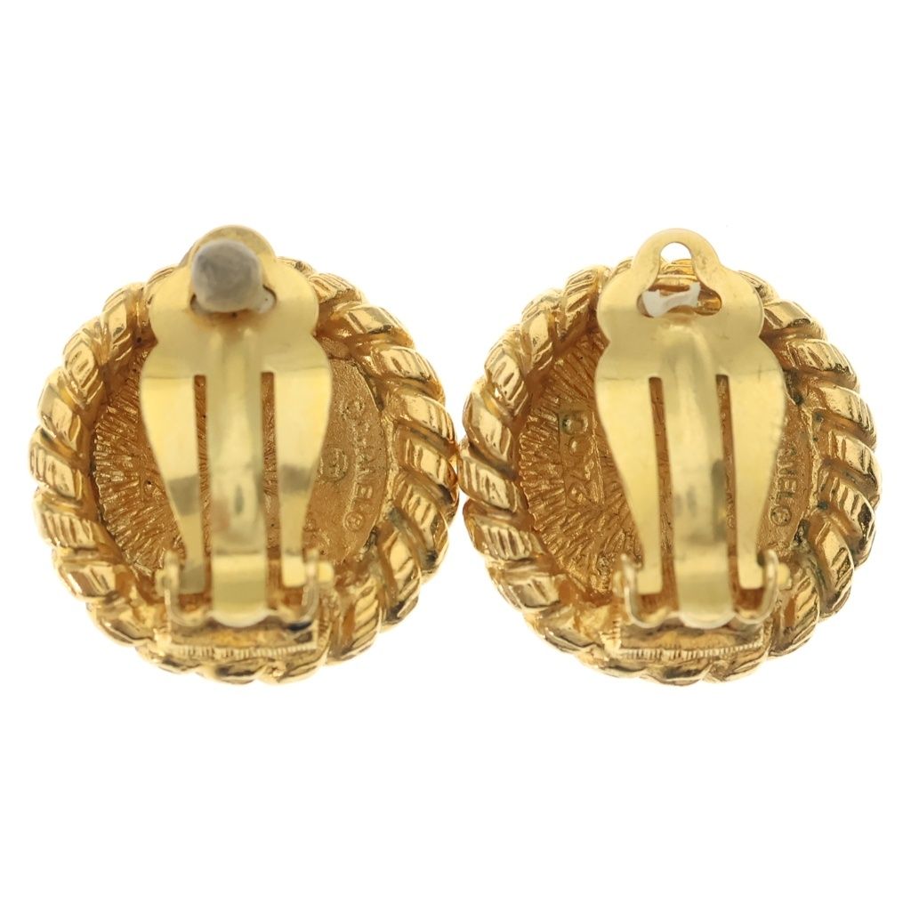 Chanel CC Logo Round Earrings Gold — view 2