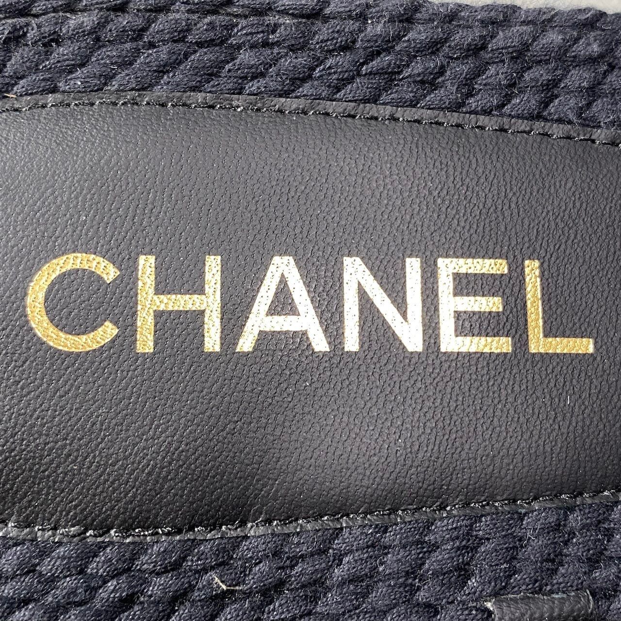 Chanel Cruise Line CC Logo Flat Sandals 39 Black — view 8