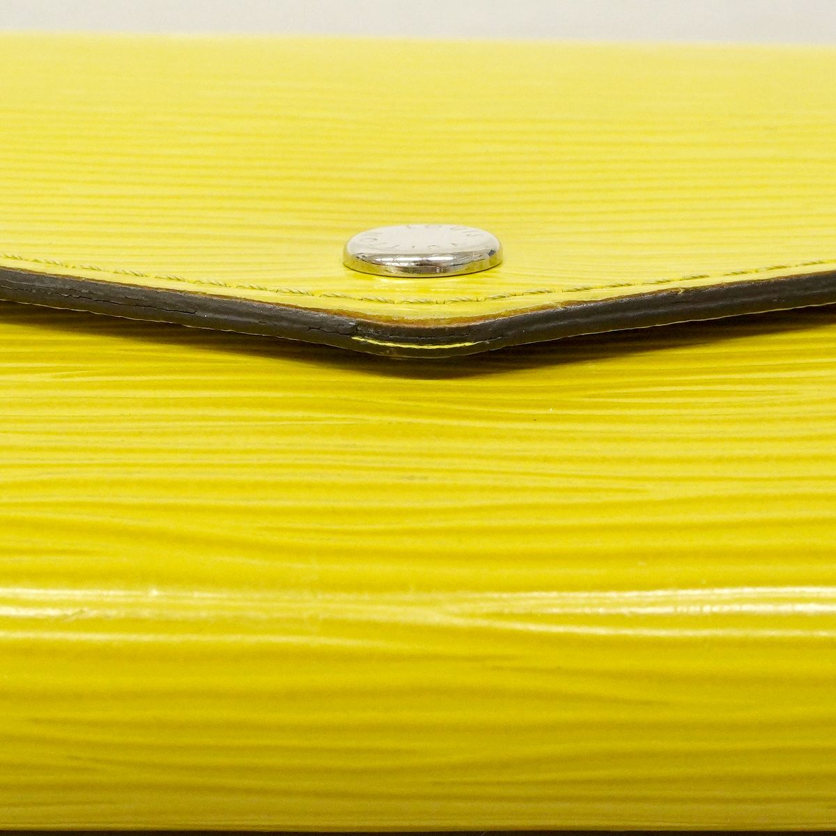 Louis Vuitton Wallet Epi Portefeuille Sarah Pistache — view 8