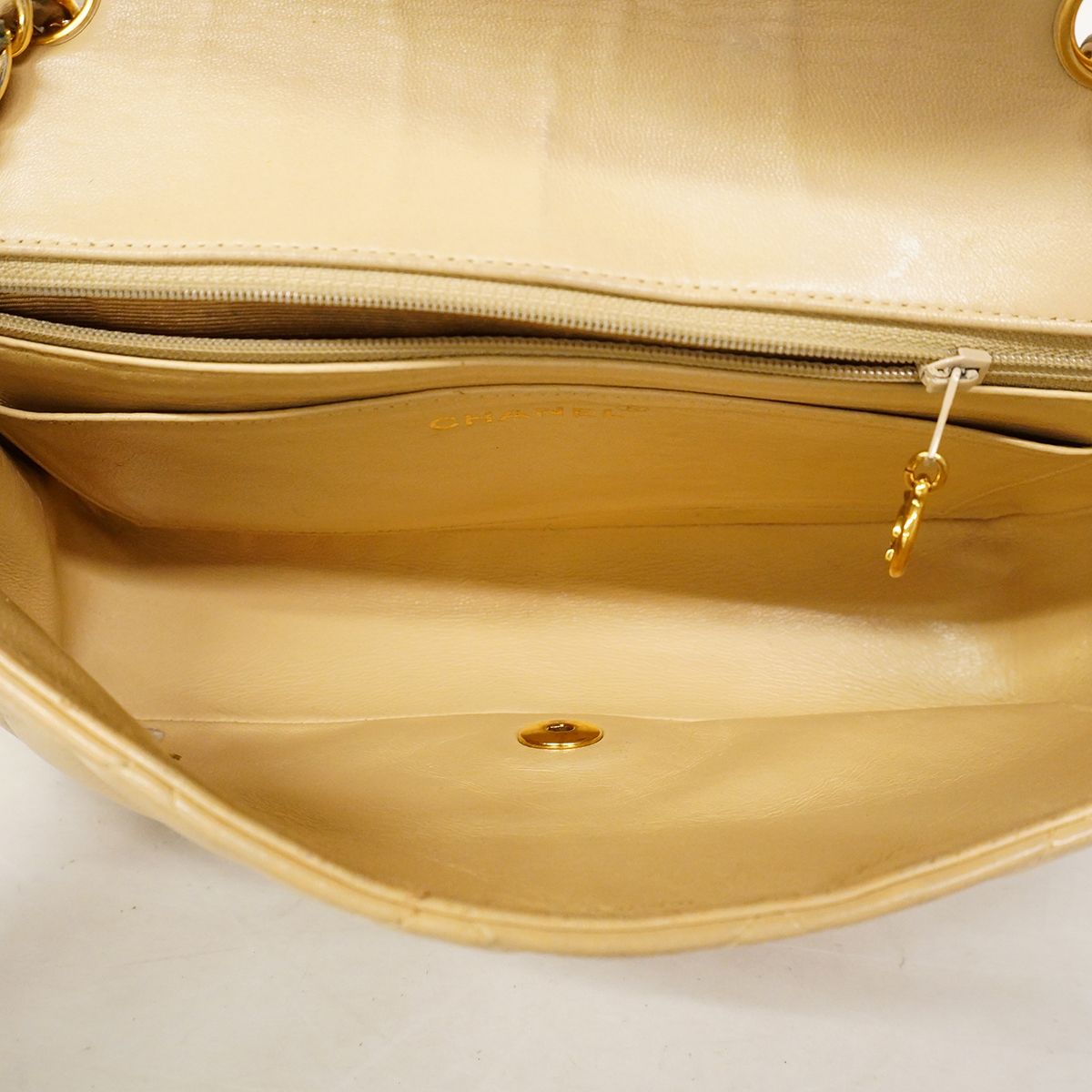 Chanel Shoulder Bag Diana Lambskin Beige Gold — view 4