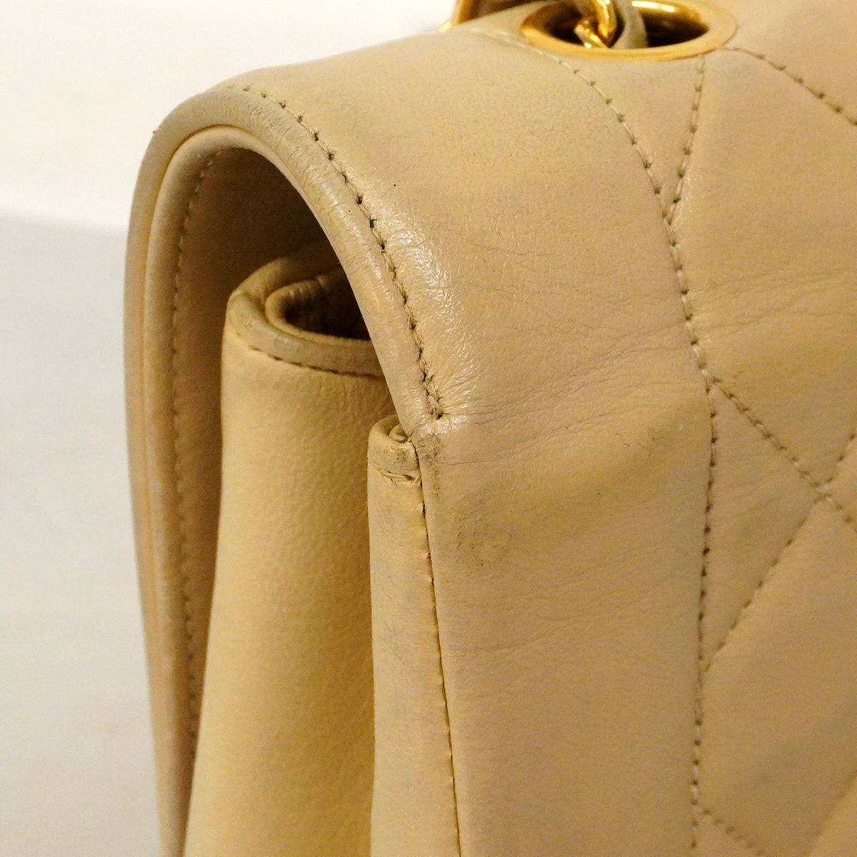 Chanel Shoulder Bag Diana Lambskin Beige Gold — view 6