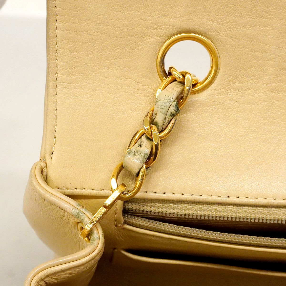 Chanel Shoulder Bag Diana Lambskin Beige Gold — view 9