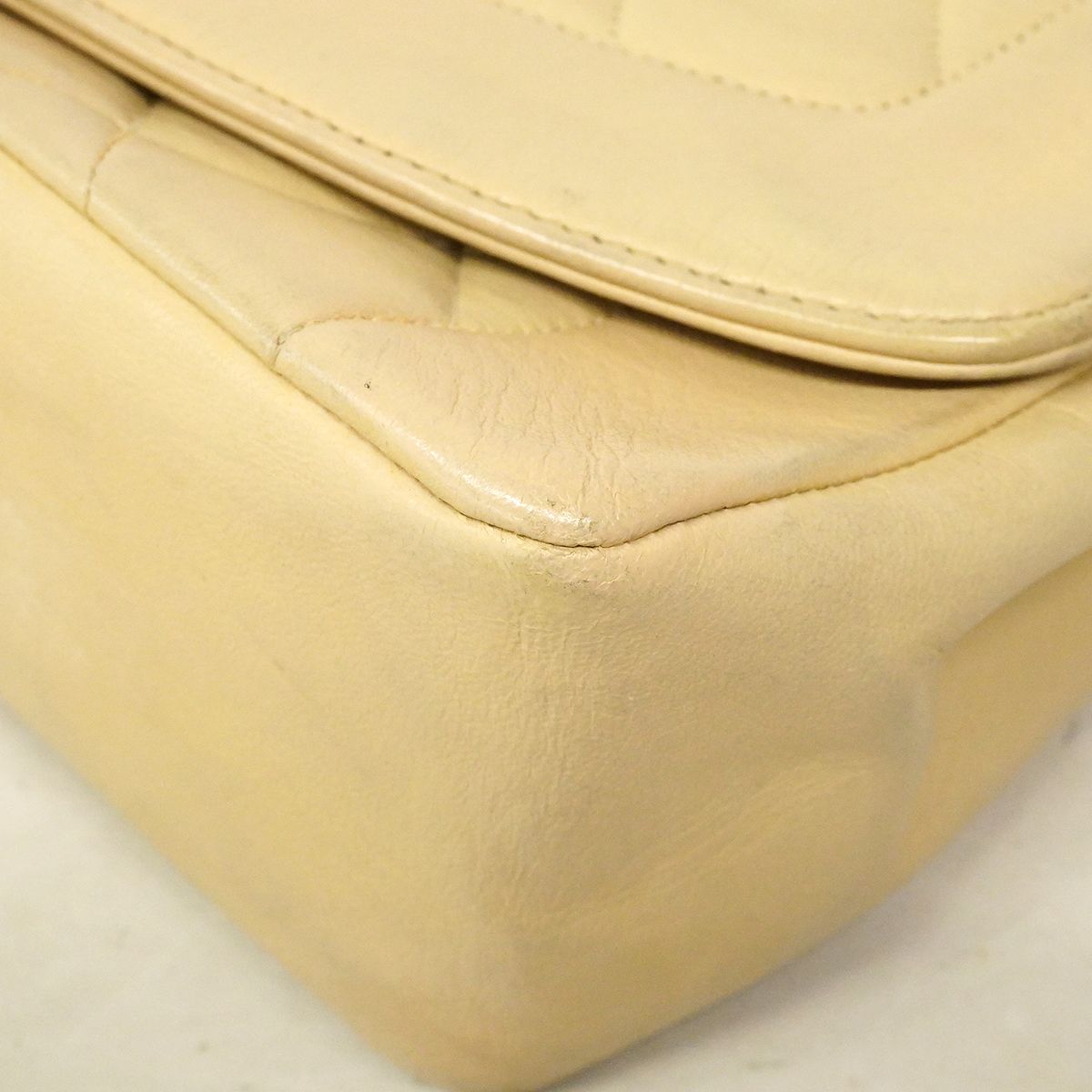 Chanel Shoulder Bag Diana Lambskin Beige Gold — view 7