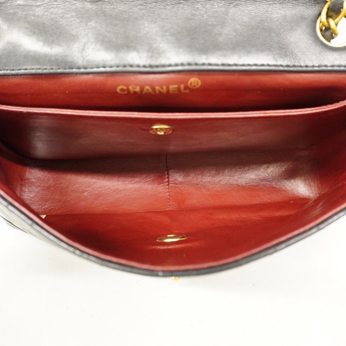 Chanel Shoulder Bag Quilted Lambskin Black Gold — view 4