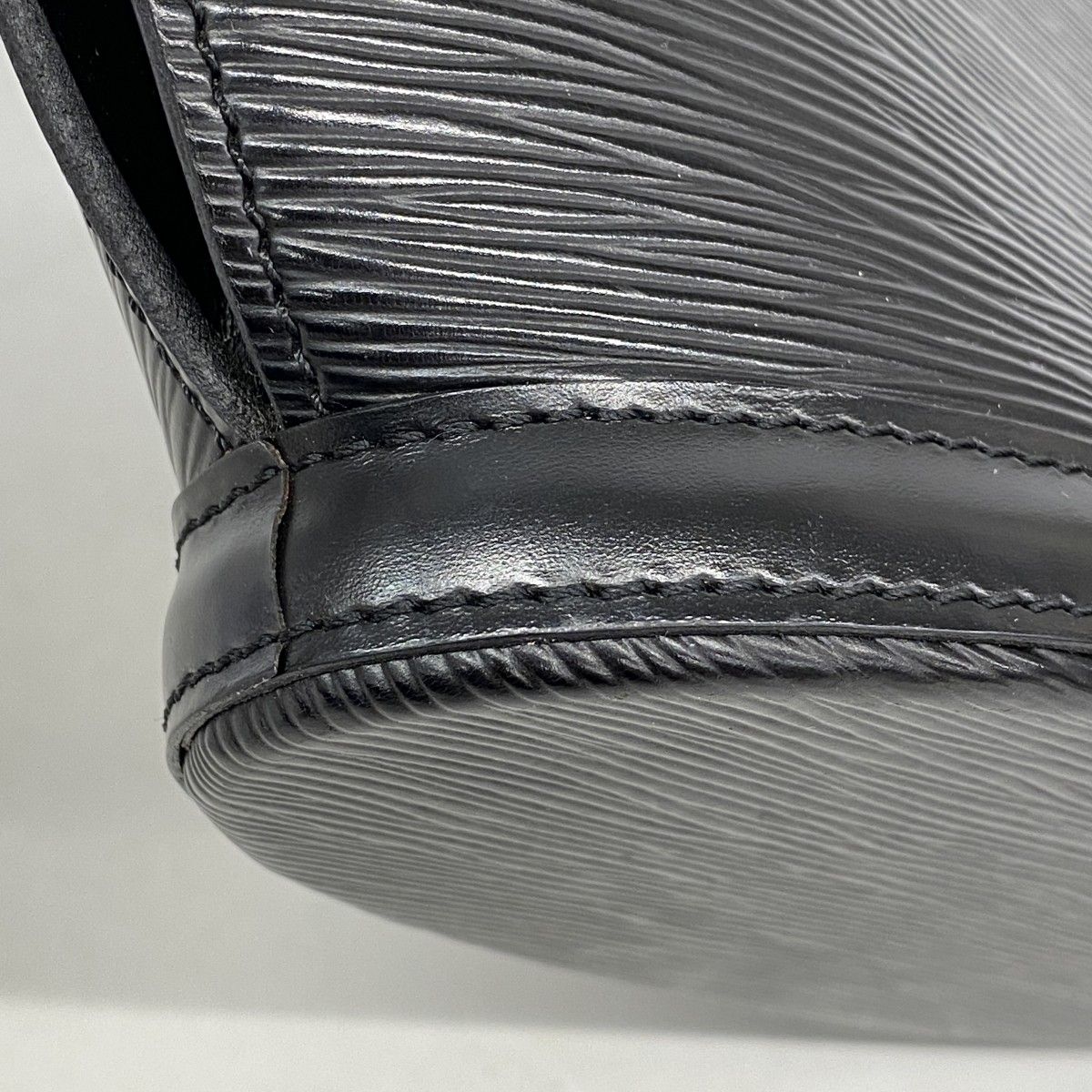 Louis Vuitton Handbag Epi Saint Jacques Noir — view 7