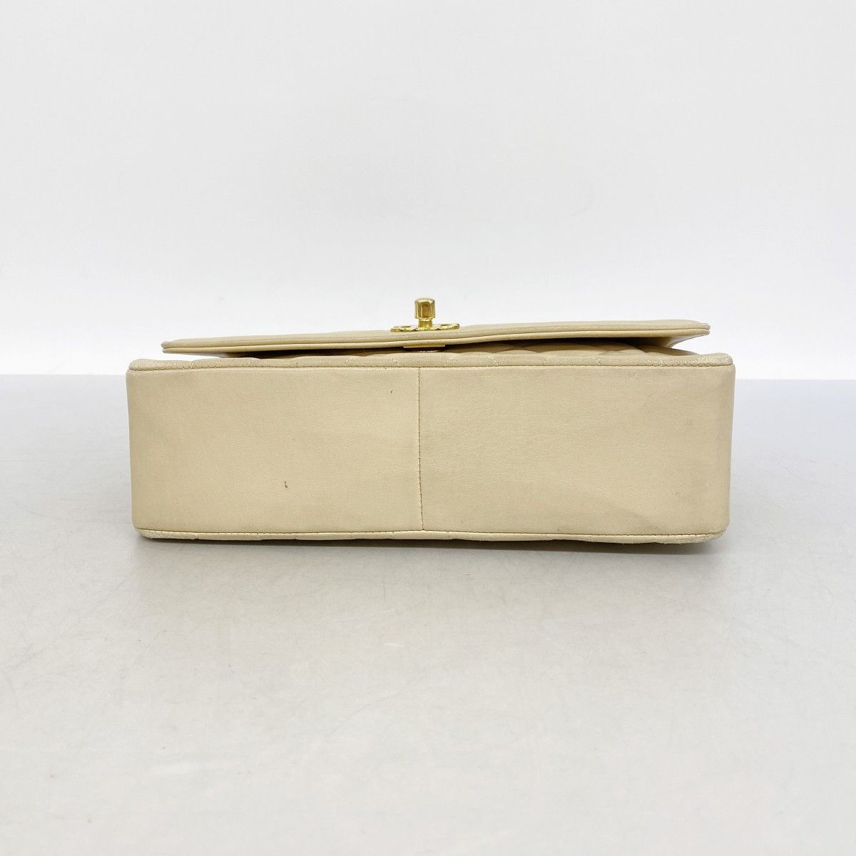 Chanel Shoulder Bag Diana Lambskin Beige Gold — view 3