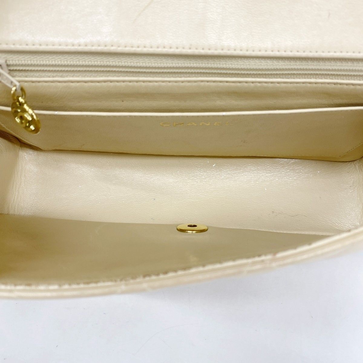 Chanel Shoulder Bag Diana Lambskin Beige Gold — view 4