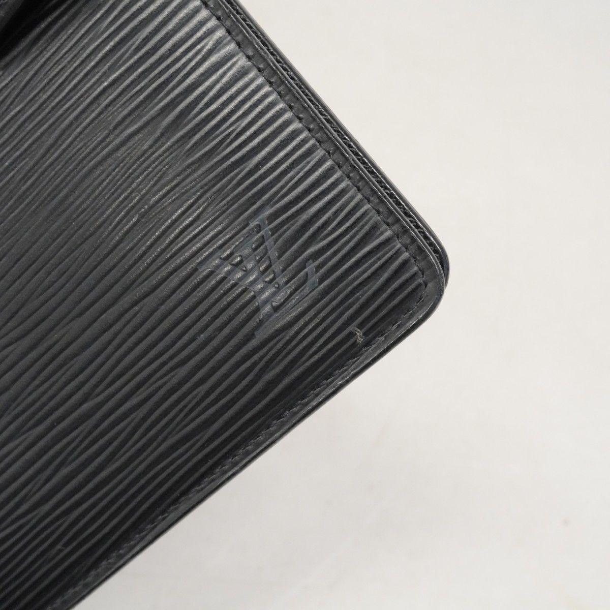 Louis Vuitton Notebook Cover Epi Agenda Noir — view 7