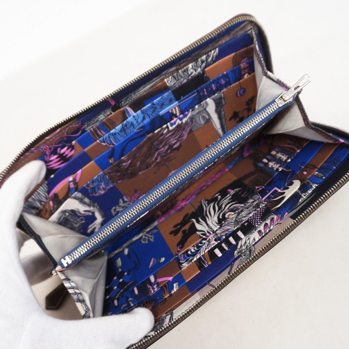 Hermes Wallet Azap Long Silk in Veau Ebene Silver — view 3