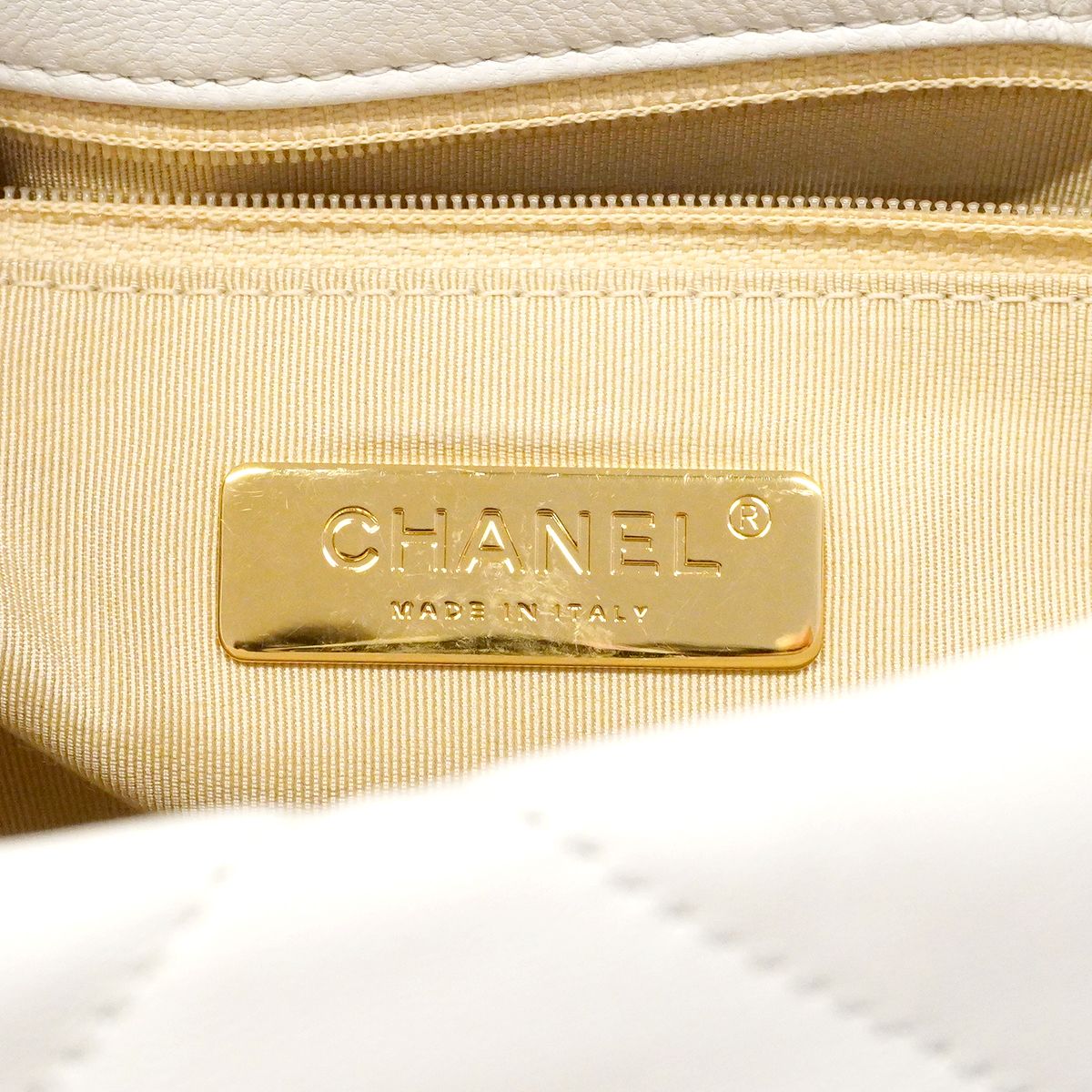 Chanel Handbag 19 Lambskin White Gold Silver 2-Way — view 5