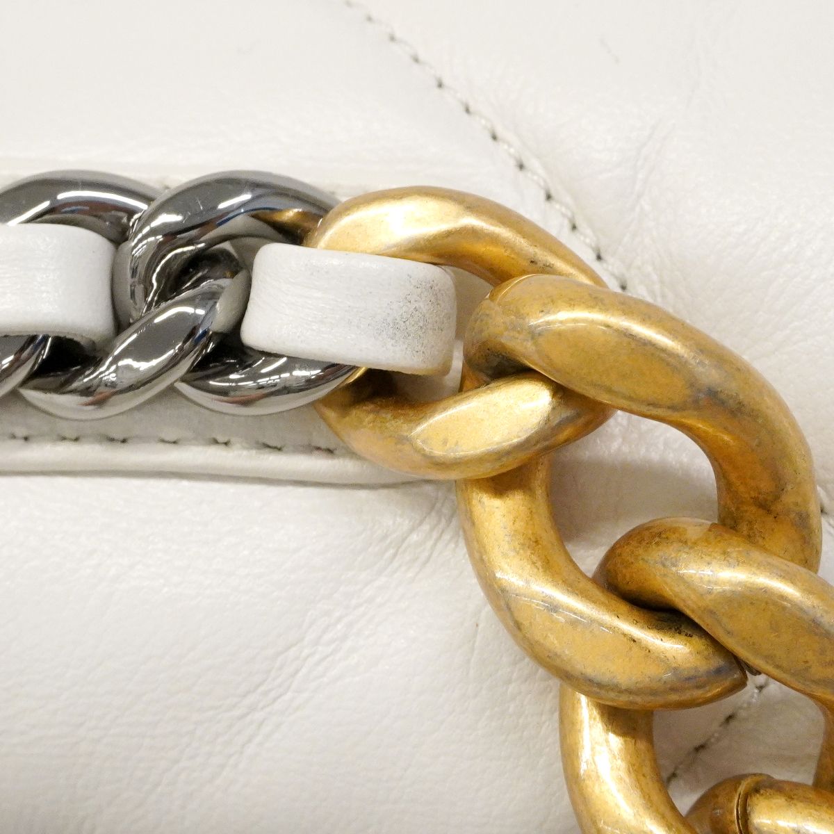 Chanel Handbag 19 Lambskin White Gold Silver 2-Way — view 7