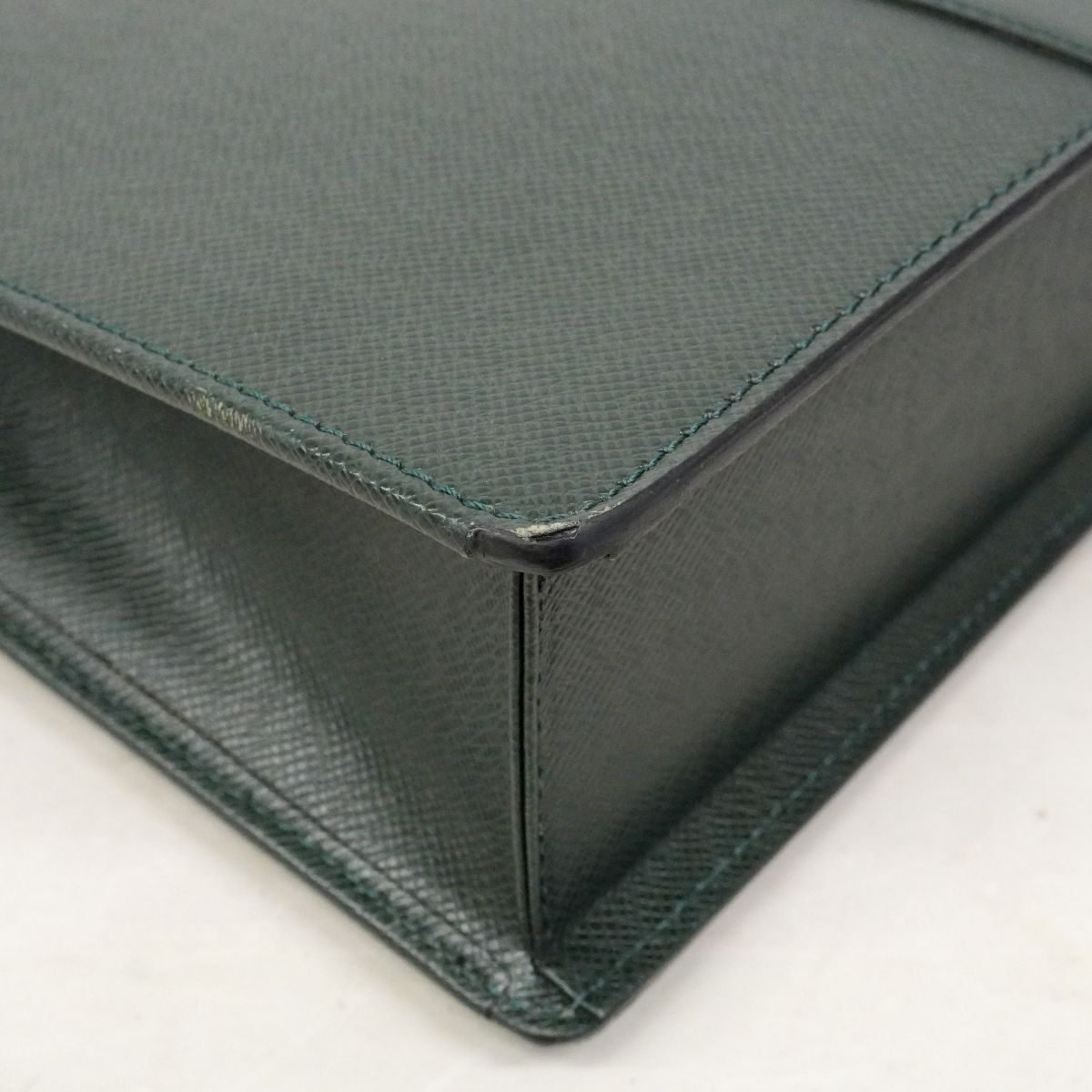 Louis Vuitton Business Bag Taiga Porte Documents Rosin Epi Sear 2-Way — view 6