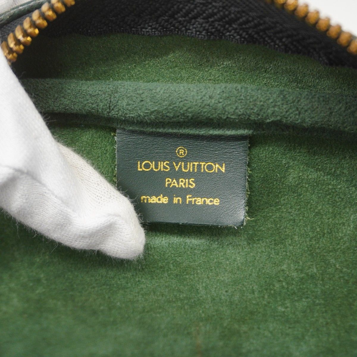 Louis Vuitton Boston Bag Taiga Kendall PM Epi — view 5