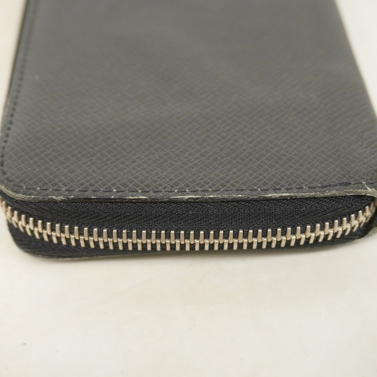 Louis Vuitton Wallet Taiga Zippy Vertical Ardoise — view 6