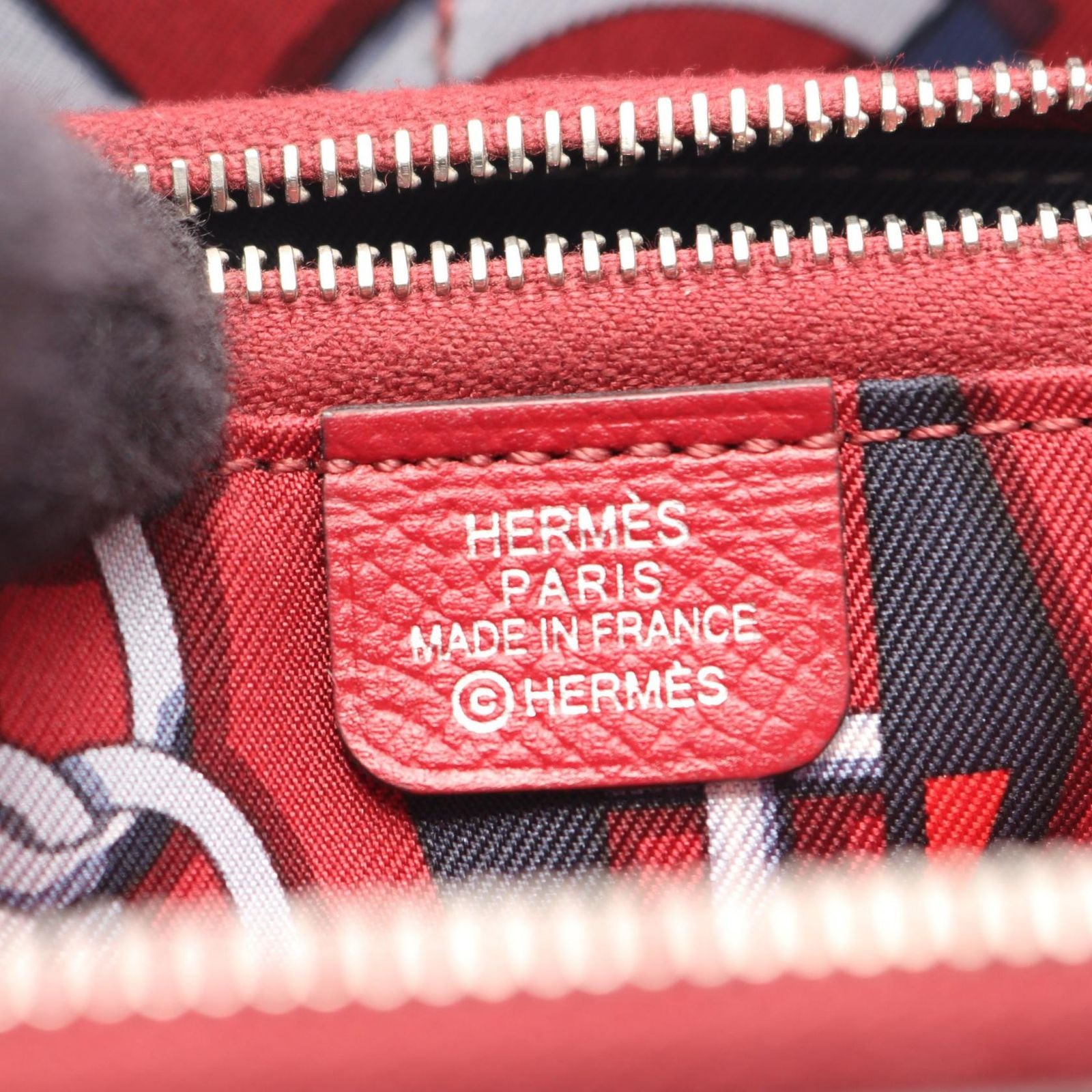 Hermes Round Wallet Azappu Long Silk in Long Rouge Grena Leather Azap — view 4