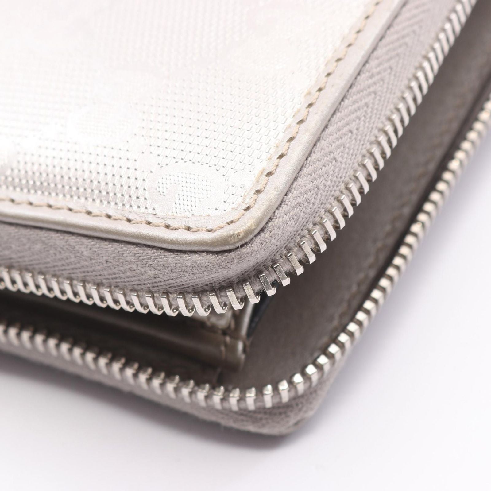 Gucci Round Wallet GG Supreme Silver Leather Guccissima — view 7
