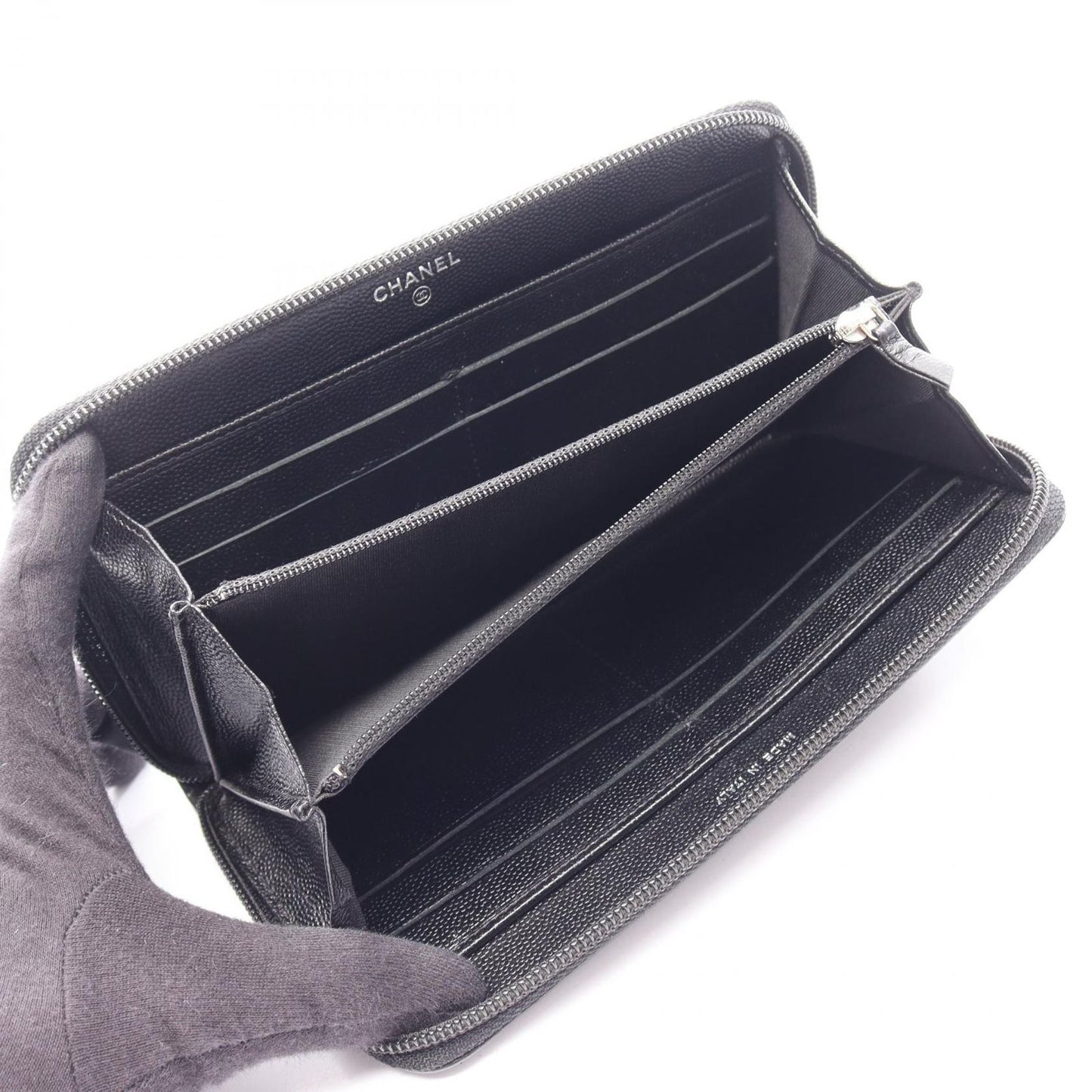 Chanel Round Wallet CC Logo Black Caviar Leather — view 3