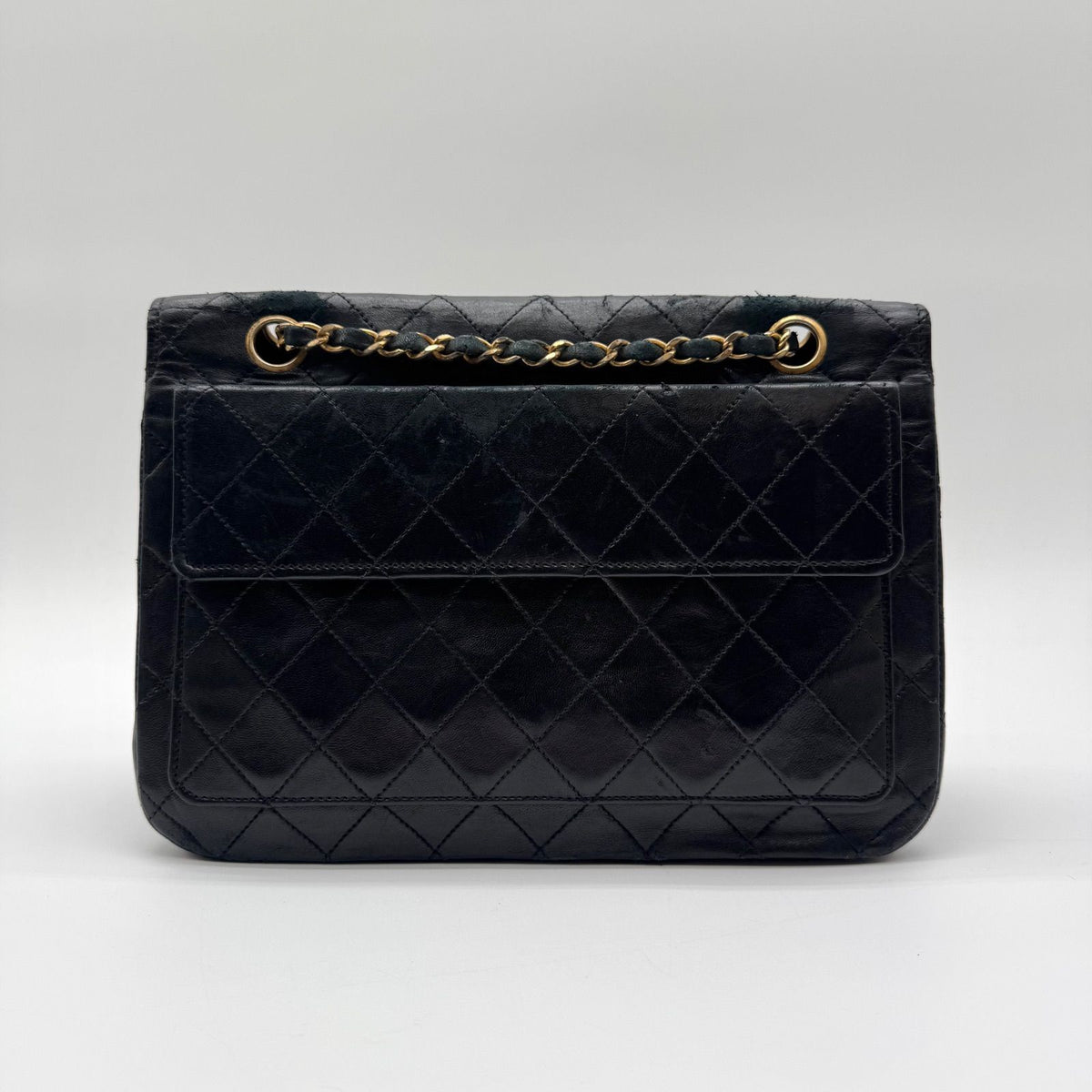 Chanel Shoulder Bag Quilted Gold Turnlock CC Logo Leather Black — view 2