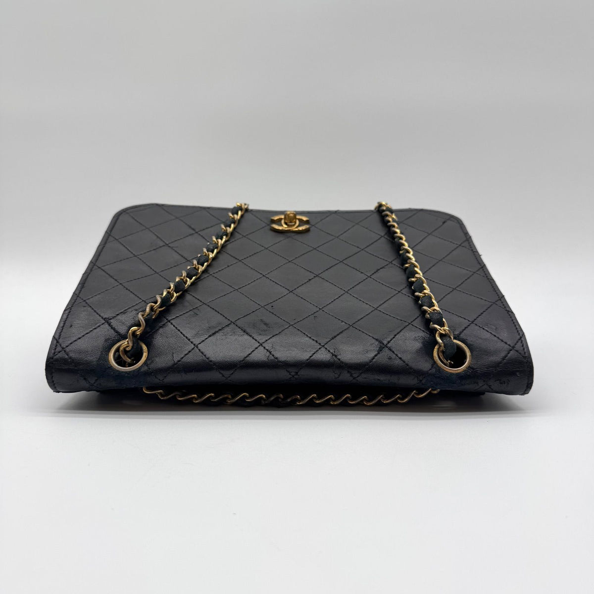 Chanel Shoulder Bag Quilted Gold Turnlock CC Logo Leather Black — view 3