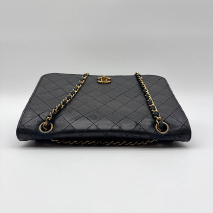 Chanel Shoulder Bag Quilted Gold Turnlock CC Logo Leather Black — view 3