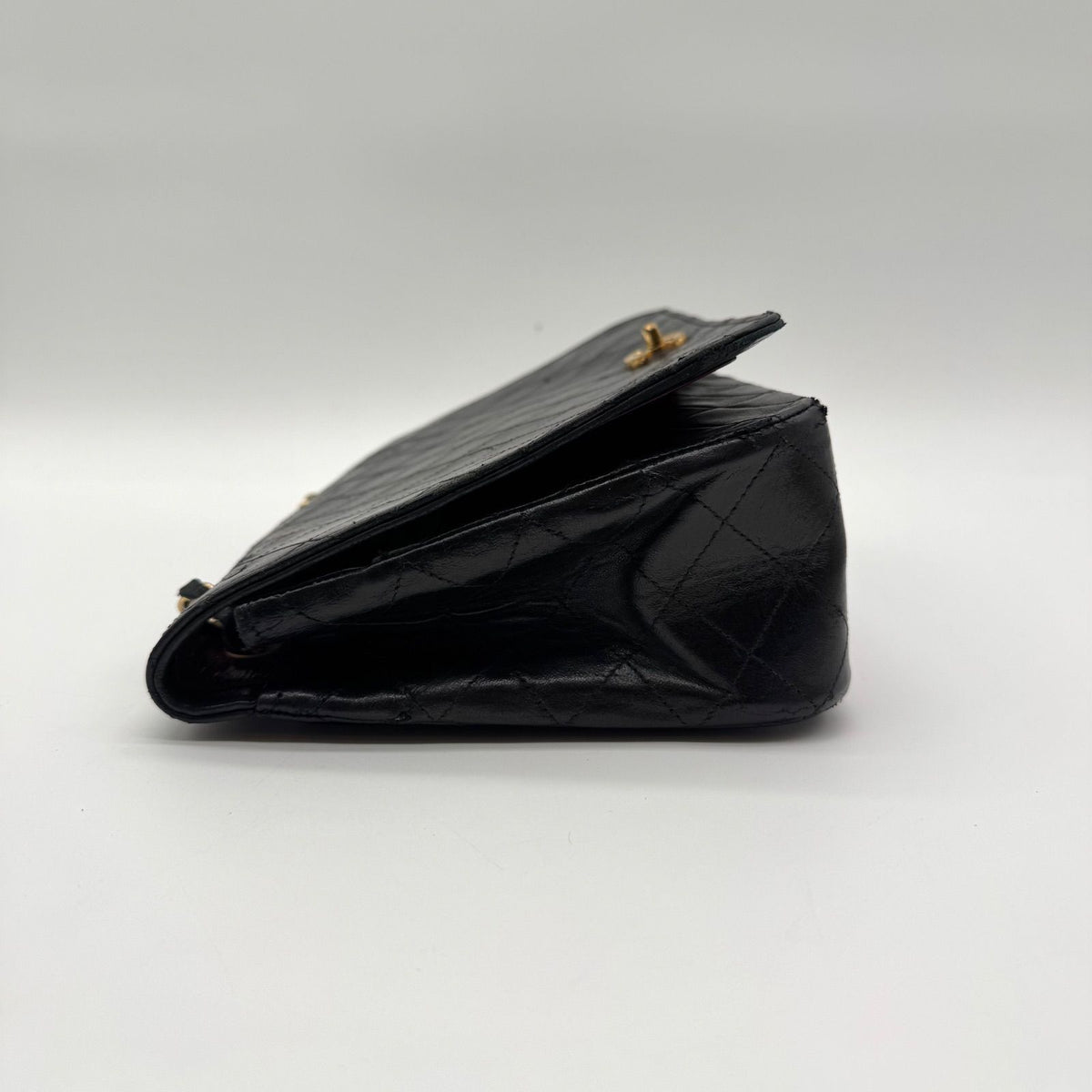 Chanel Shoulder Bag Quilted Gold Turnlock CC Logo Leather Black — view 8