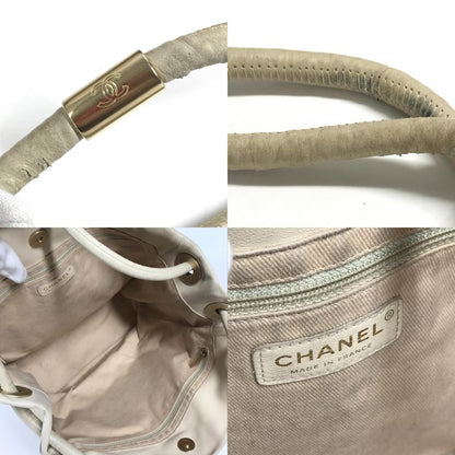 Chanel Shoulder Bag Camellia Logo Leather Beige — view 8