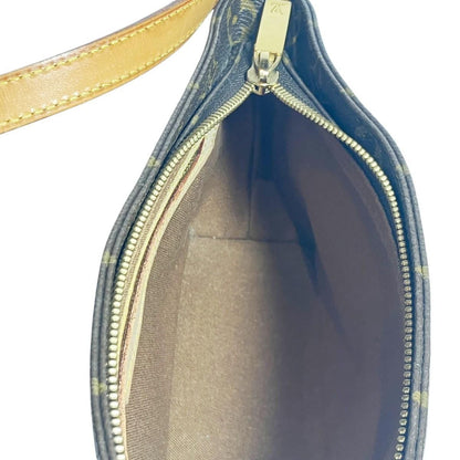 Louis Vuitton Trotteur Monogram Shoulder Bag Canvas — view 5