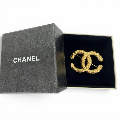 Chanel Vintage CC Logo Lava Brooch Gold — view 2