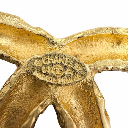 Chanel Vintage CC Logo Lava Brooch Gold — view 6