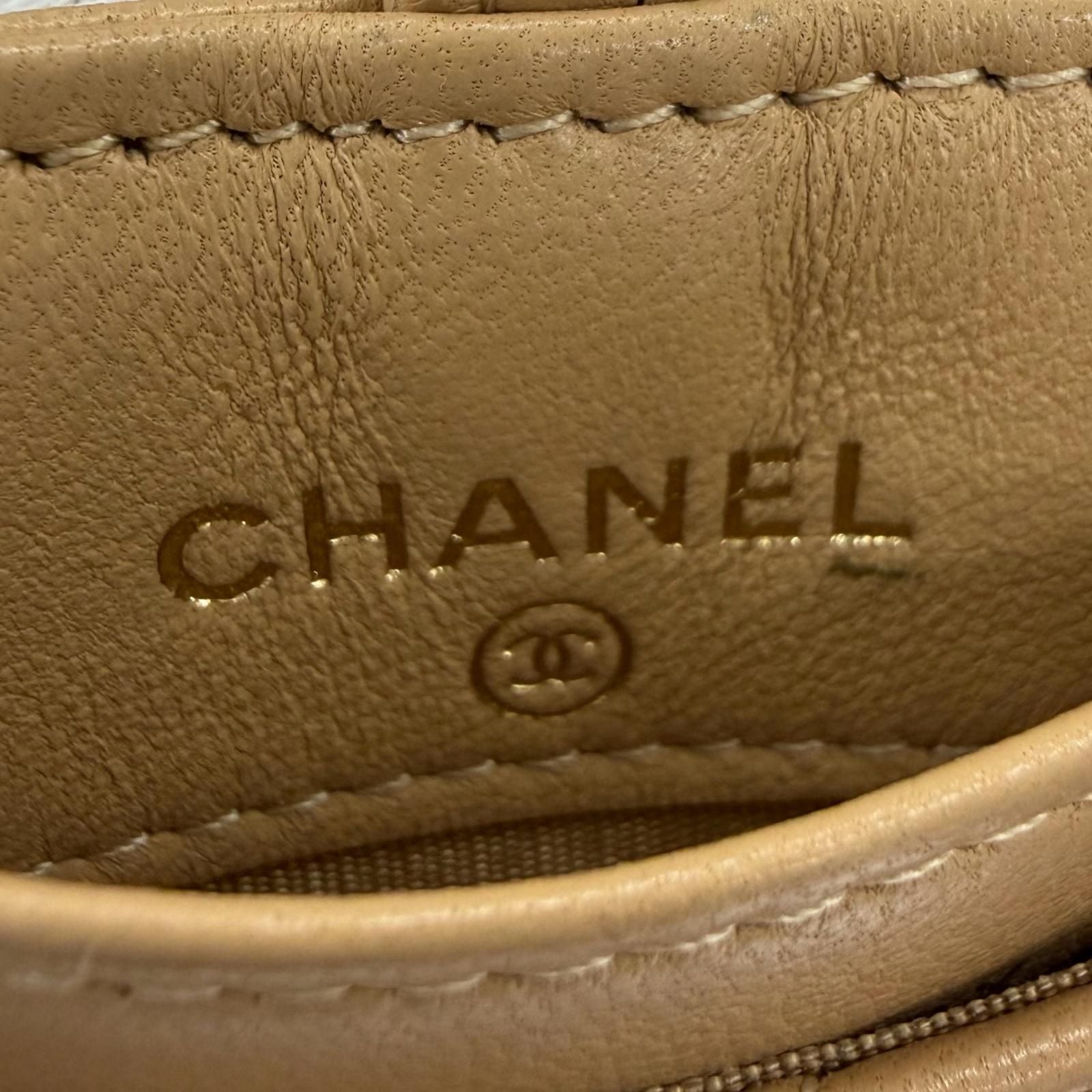 Chanel Lambskin CC Logo Quilted Chain Shoulder Card Case Beige Gold — view 9