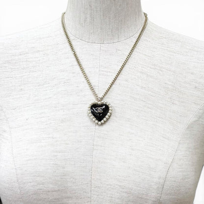 Chanel 25 CC Logo Pearl Heart Pendant Black White Gold — view 4