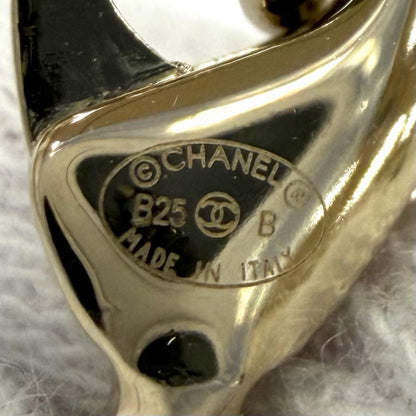 Chanel 25 CC Logo Pearl Heart Pendant Black White Gold — view 8